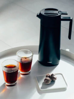 HARIO Double-Walled Thermal Pot (w/ Ceramic Coating) (800ml/27oz) -Hario 436e8f78 8a93 4a77 a98e 2f70cde05630