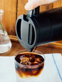 HARIO Double-Walled Thermal Pot (w/ Ceramic Coating) (600ml/20oz) -Hario 5cea911f a902 4396 9fc2 b7d28f9f85ad