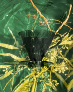 V60 Plastic Coffee Dripper 02 - Deep Sea -Hario IMG 1062