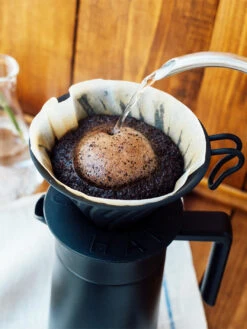 HARIO Double-Walled Thermal Pot (w/ Ceramic Coating) (600ml/20oz) -Hario b4151ca0 ea1e 45e5 8709 7ceeba0fbc4b