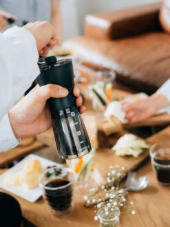 HARIO Mini-Slim Plus Grinder -Hario hario mss 1dtb mini slim plus in use 4